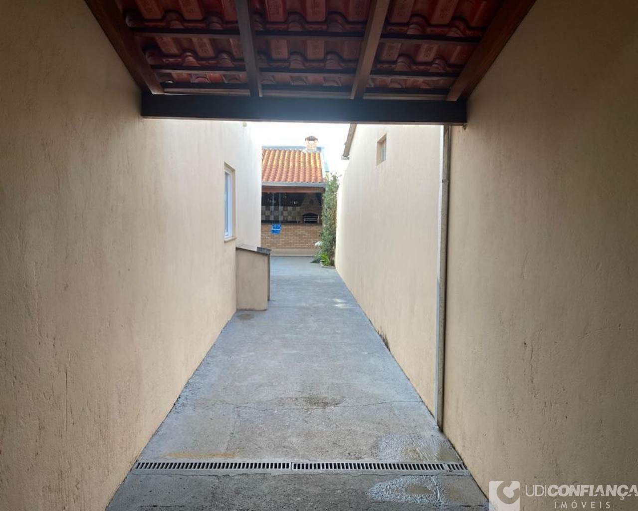 Casa à venda com 3 quartos, 220m² - Foto 4