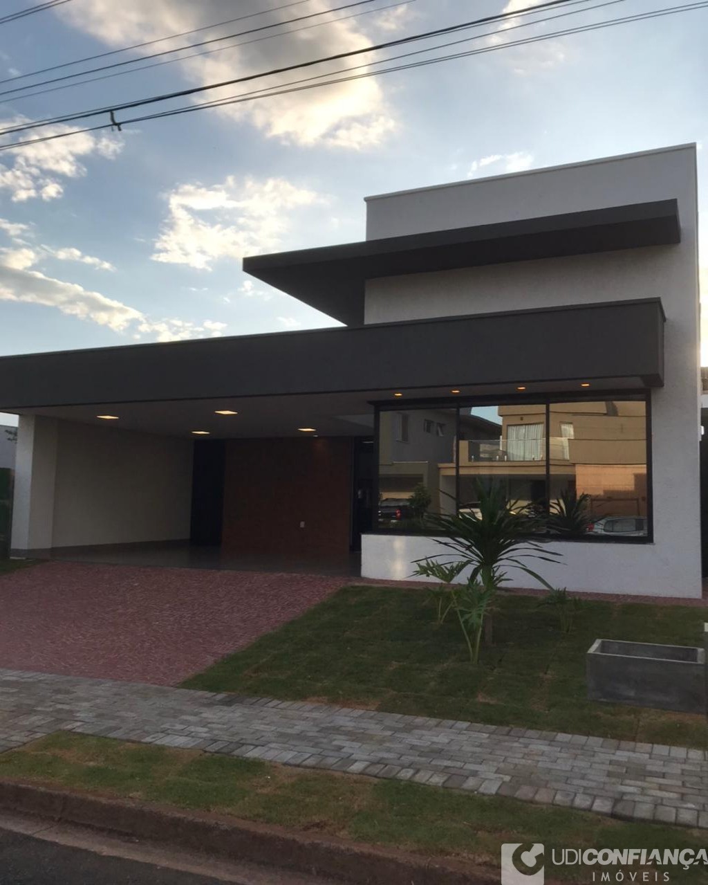 Casa à venda com 4 quartos, 215m² - Foto 9