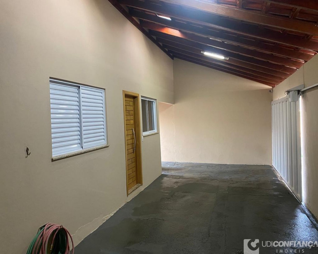 Casa à venda com 3 quartos, 220m² - Foto 3