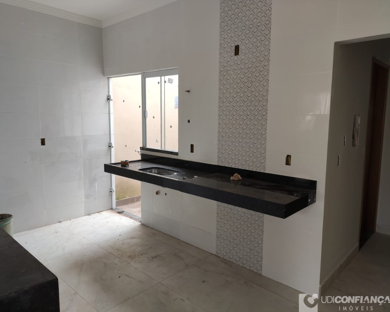 Casa à venda com 2 quartos, 67m² - Foto 1