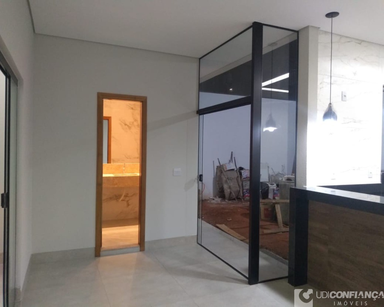 Casa à venda com 3 quartos, 200m² - Foto 1