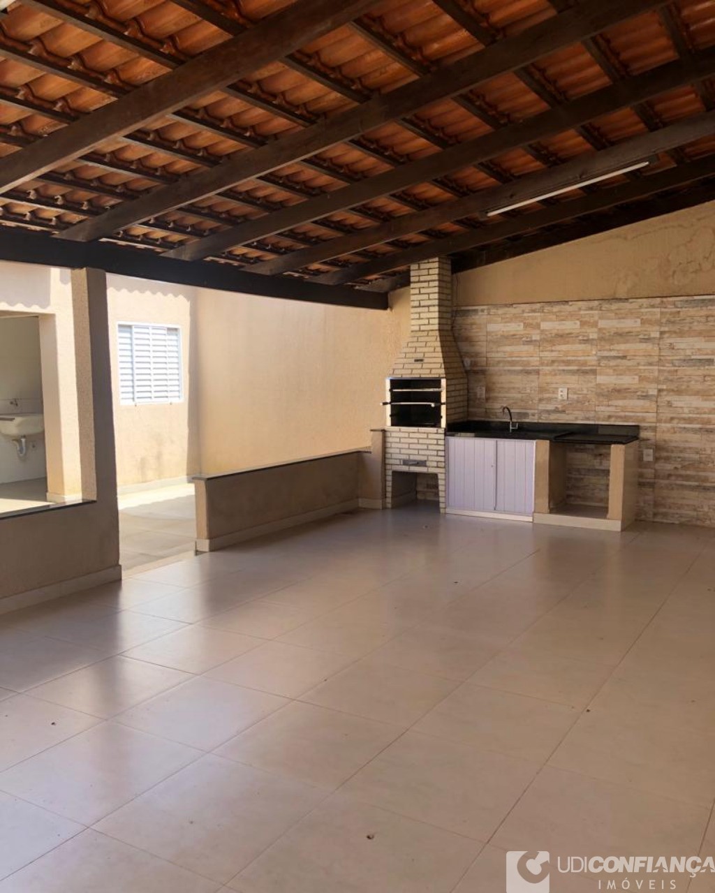 Casa à venda com 4 quartos, 186m² - Foto 1