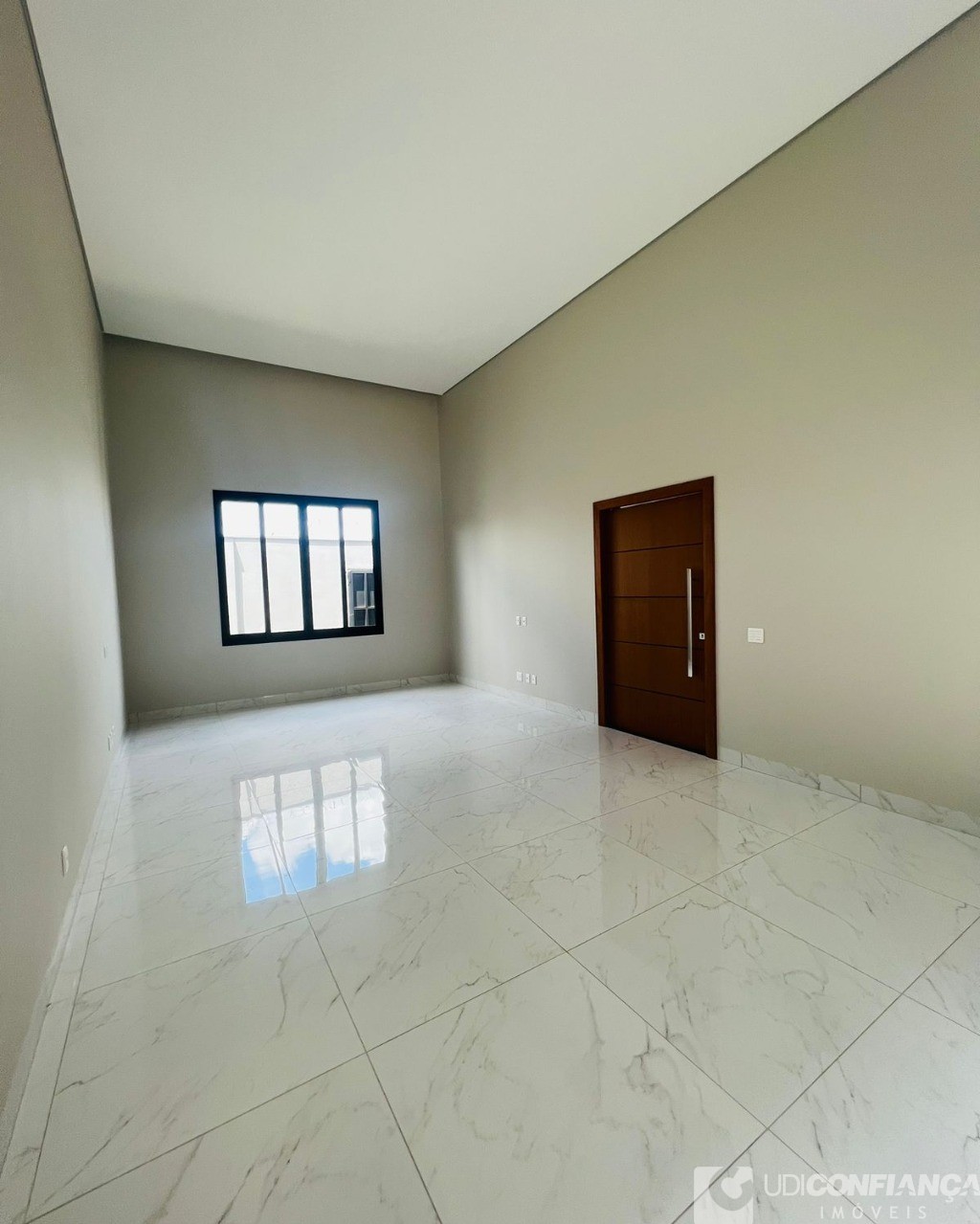 Casa à venda com 2 quartos, 250m² - Foto 2