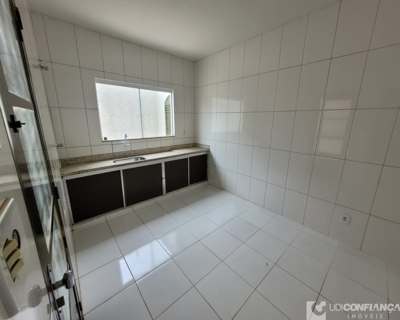 Casa à venda com 4 quartos, 230m² - Foto 2