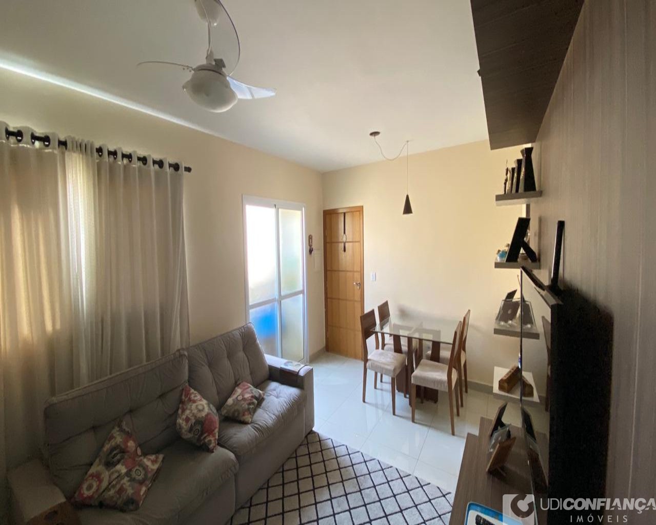 Apartamento à venda com 3 quartos, 75m² - Foto 1