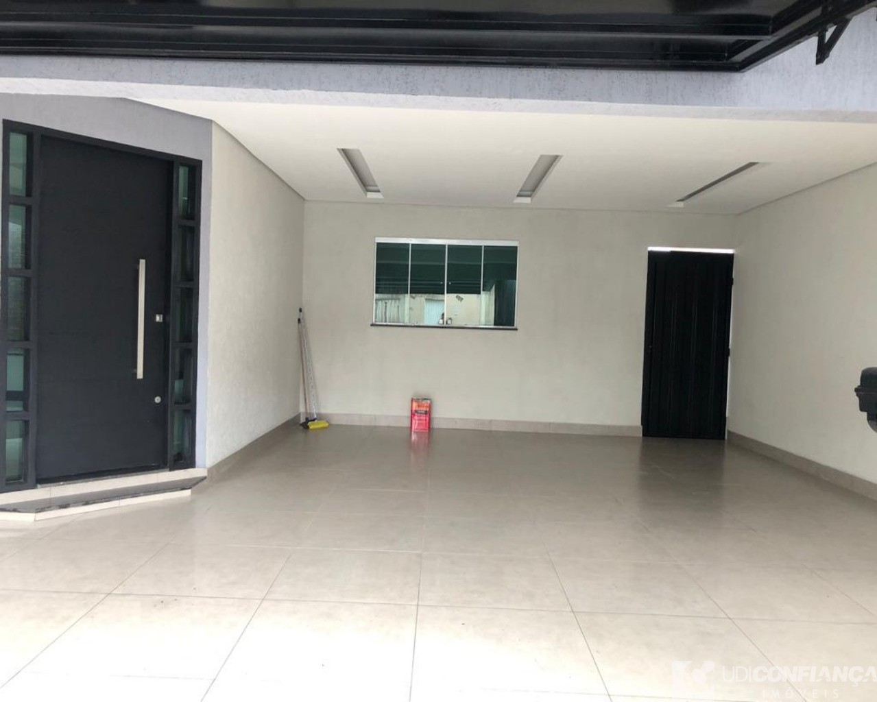 Casa à venda com 3 quartos, 220m² - Foto 3