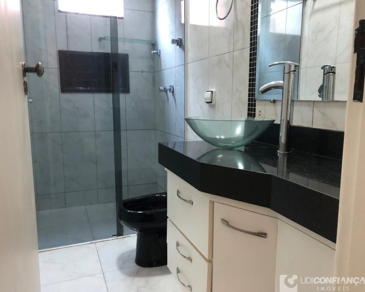 Casa à venda com 3 quartos, 220m² - Foto 8