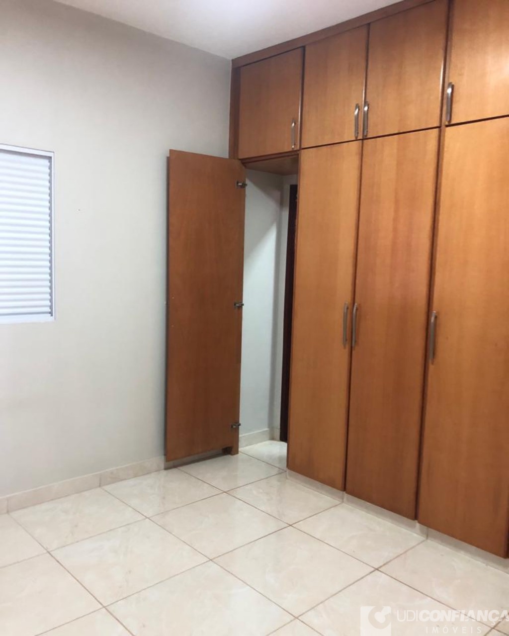 Casa à venda com 4 quartos, 186m² - Foto 2