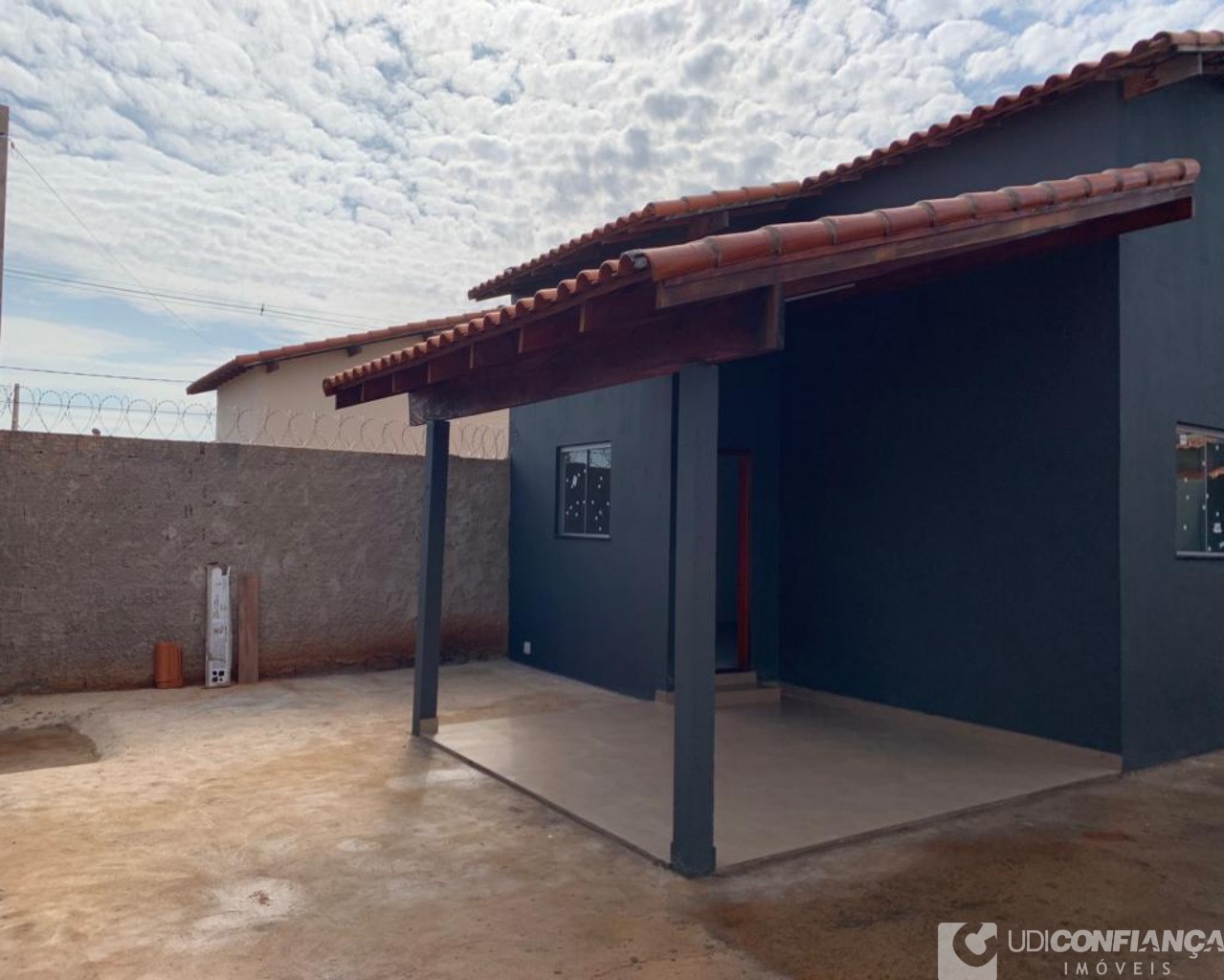 Casa à venda com 2 quartos, 125m² - Foto 2