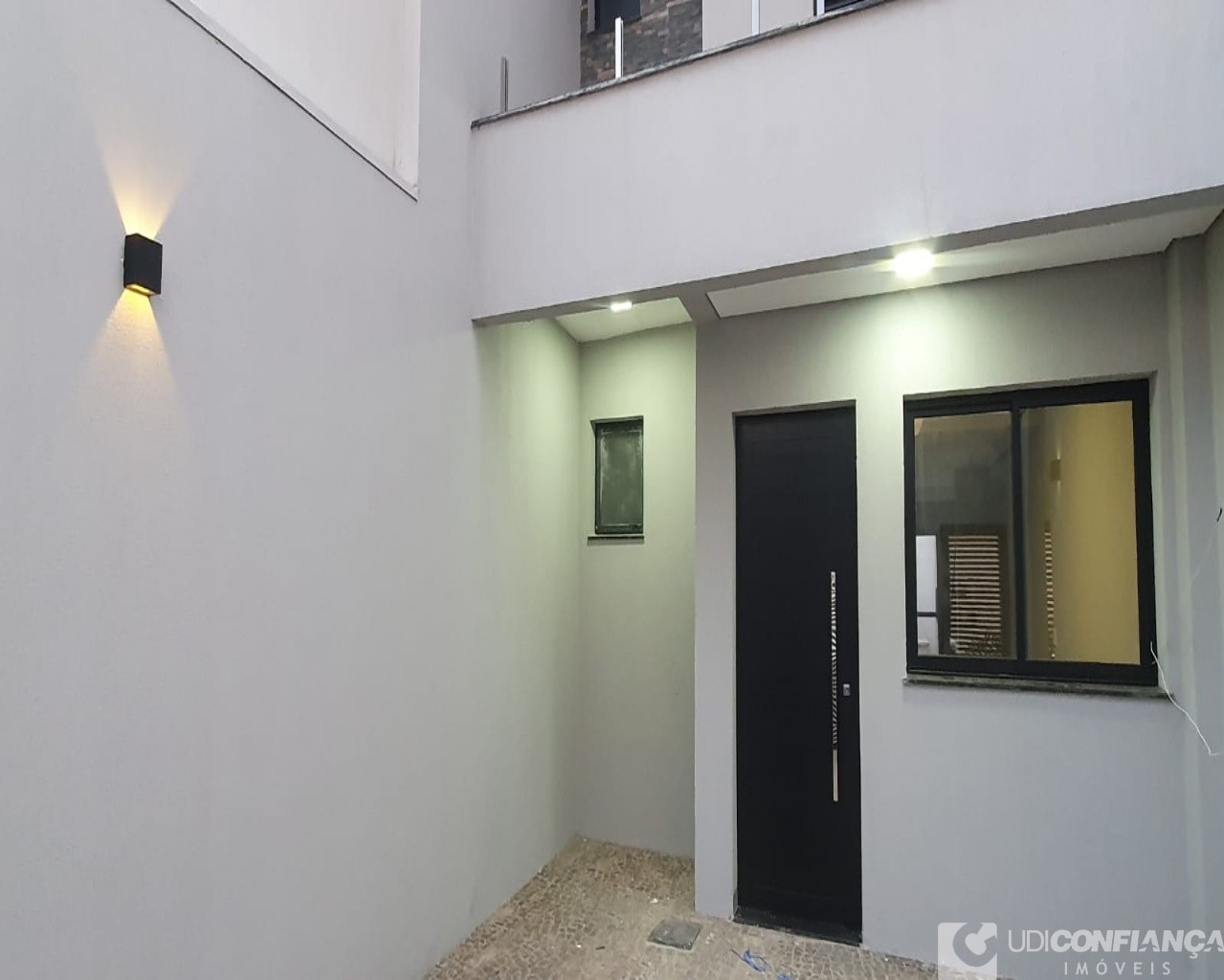 Casa à venda com 3 quartos, 125m² - Foto 2