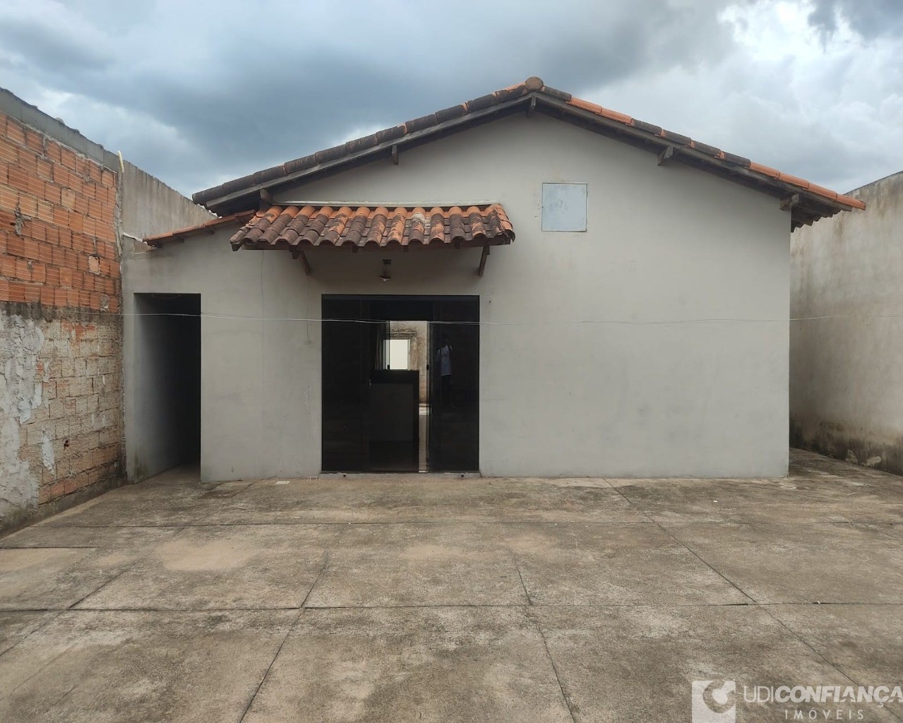 Casa à venda com 2 quartos, 250m² - Foto 1