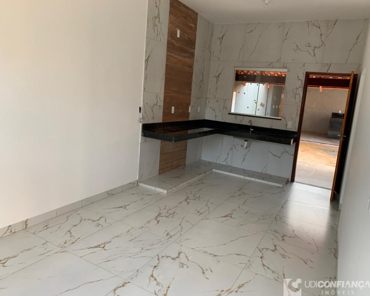 Casa à venda com 2 quartos, 125m² - Foto 4