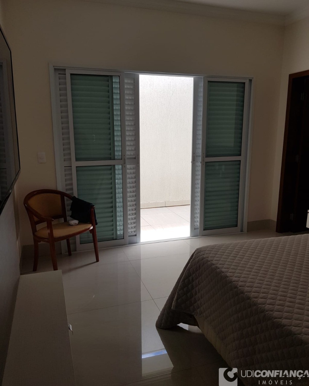 Casa à venda com 4 quartos, 250m² - Foto 3