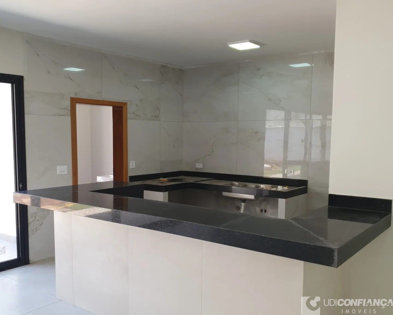 Casa à venda com 3 quartos, 425m² - Foto 2