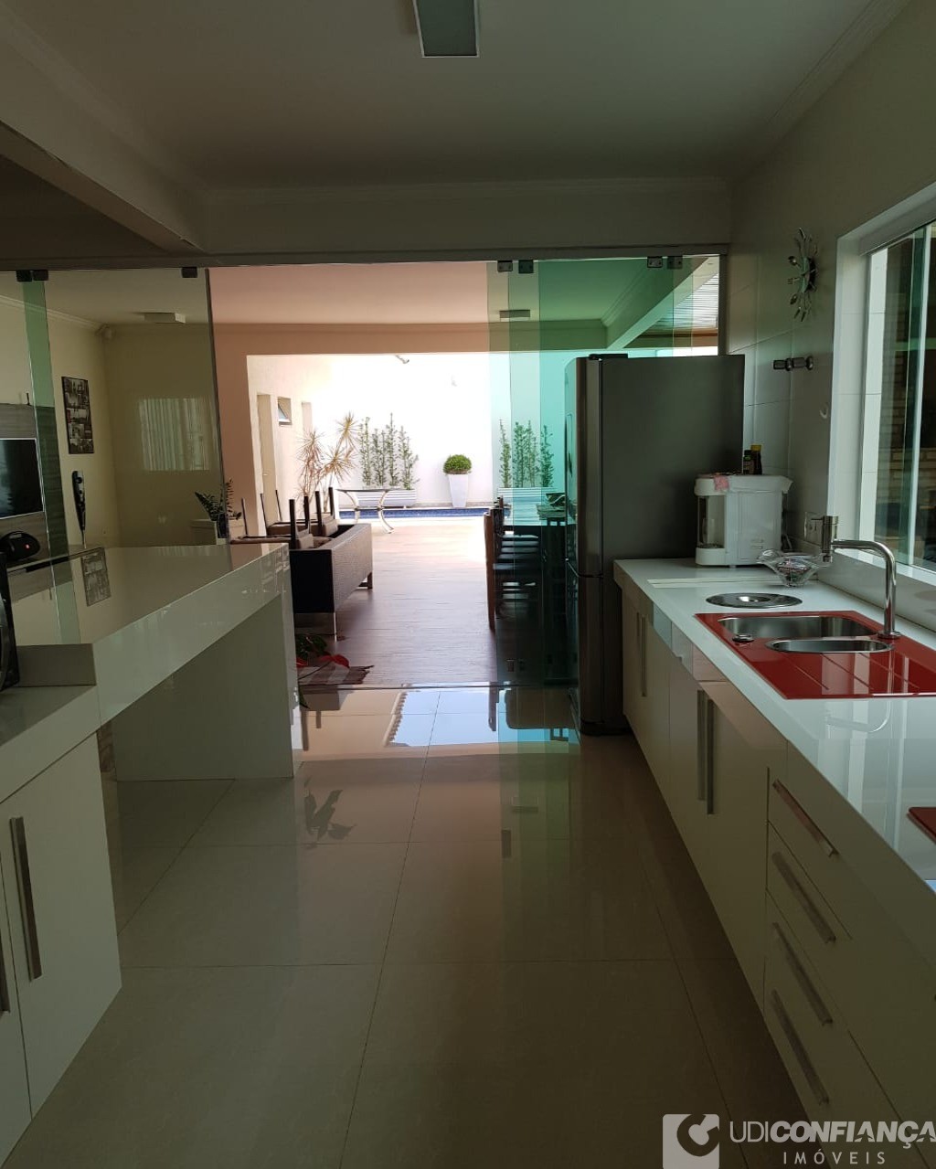 Casa à venda com 4 quartos, 250m² - Foto 15