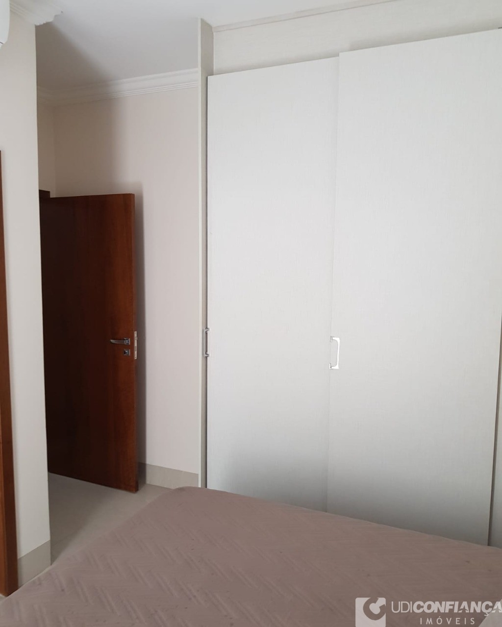 Casa à venda com 4 quartos, 250m² - Foto 4