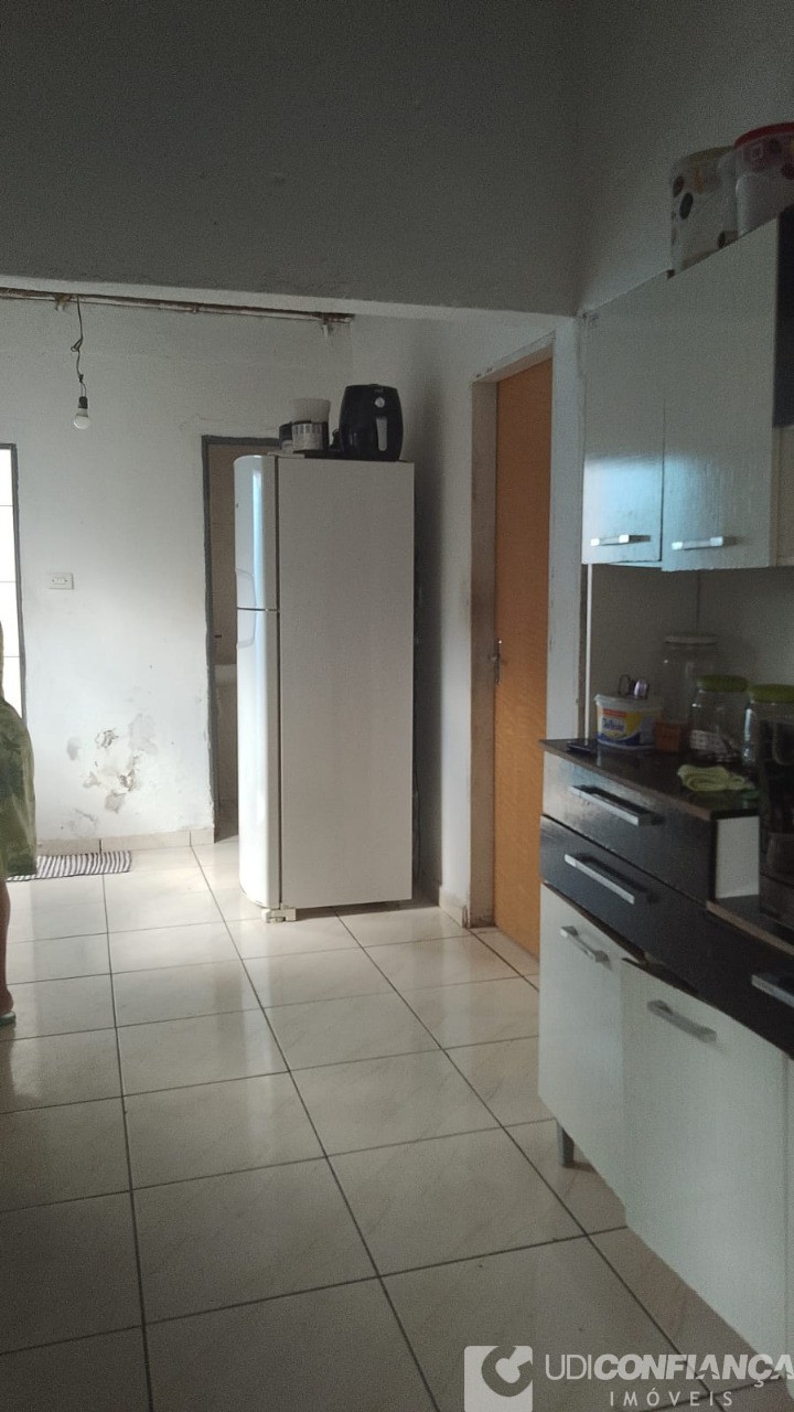 Casa à venda com 3 quartos, 288m² - Foto 2