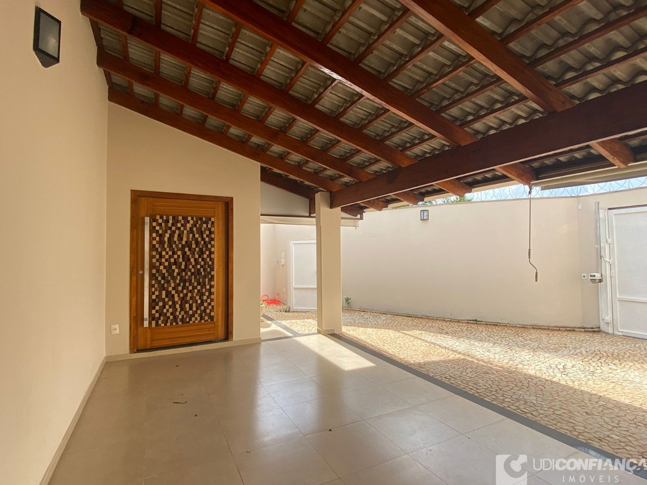 Casa à venda com 3 quartos - Foto 1