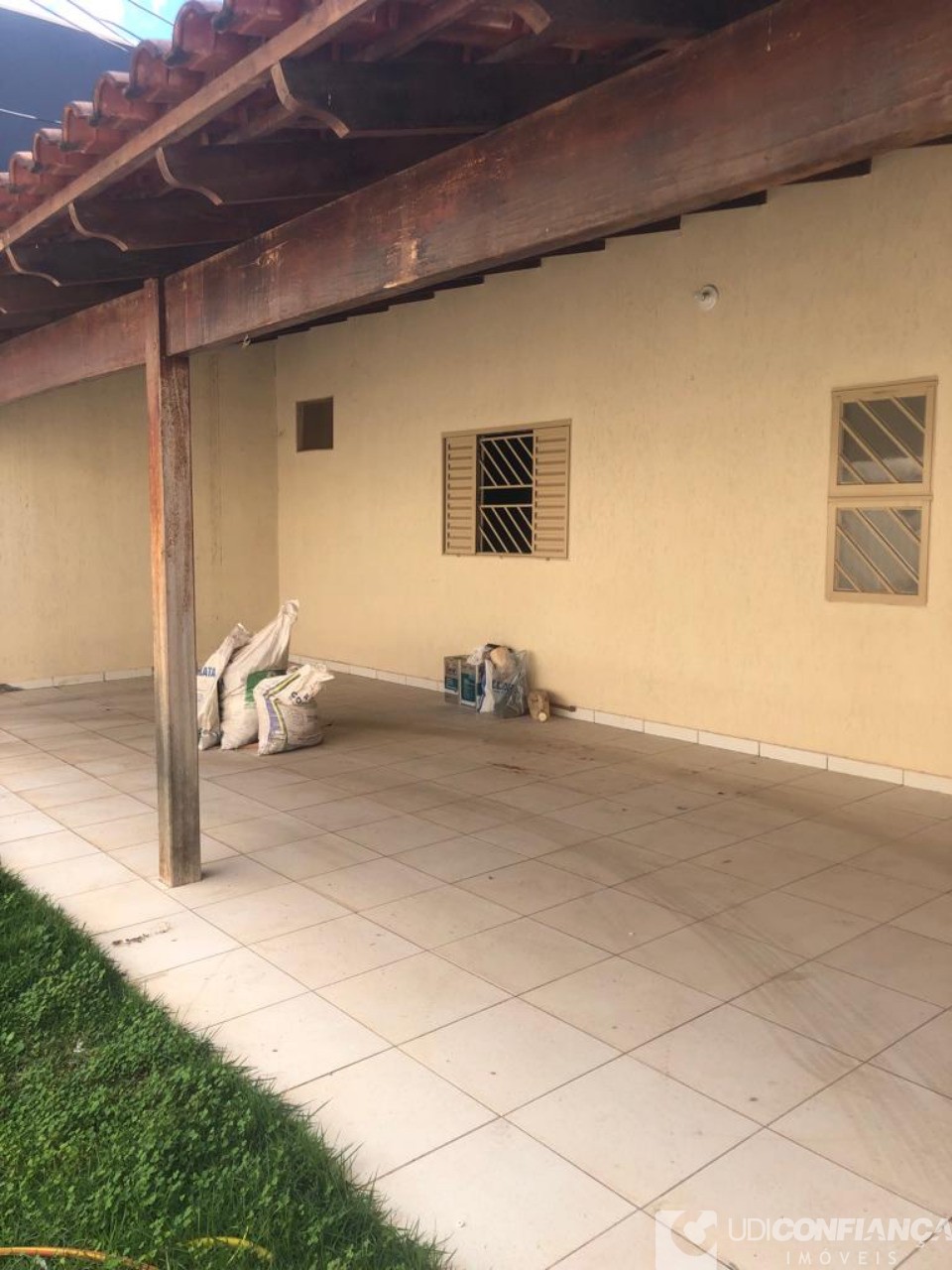 Casa à venda com 3 quartos, 182m² - Foto 1