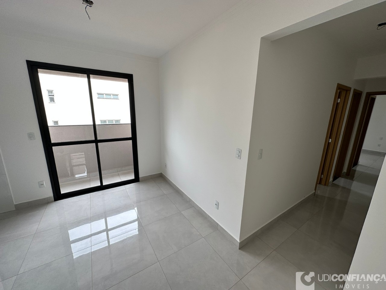 Apartamento à venda com 2 quartos, 65m² - Foto 2