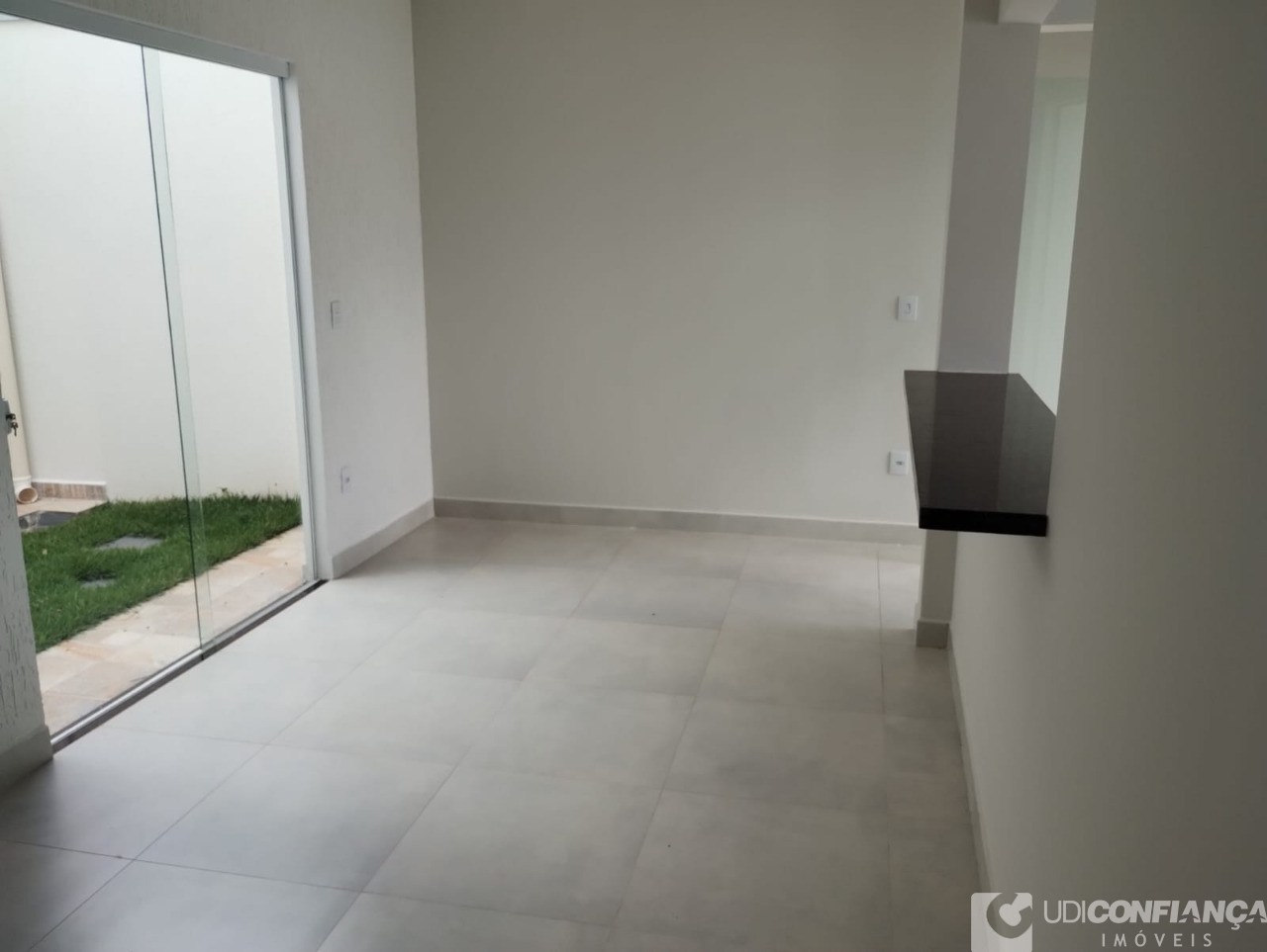 Casa à venda com 3 quartos, 80m² - Foto 2