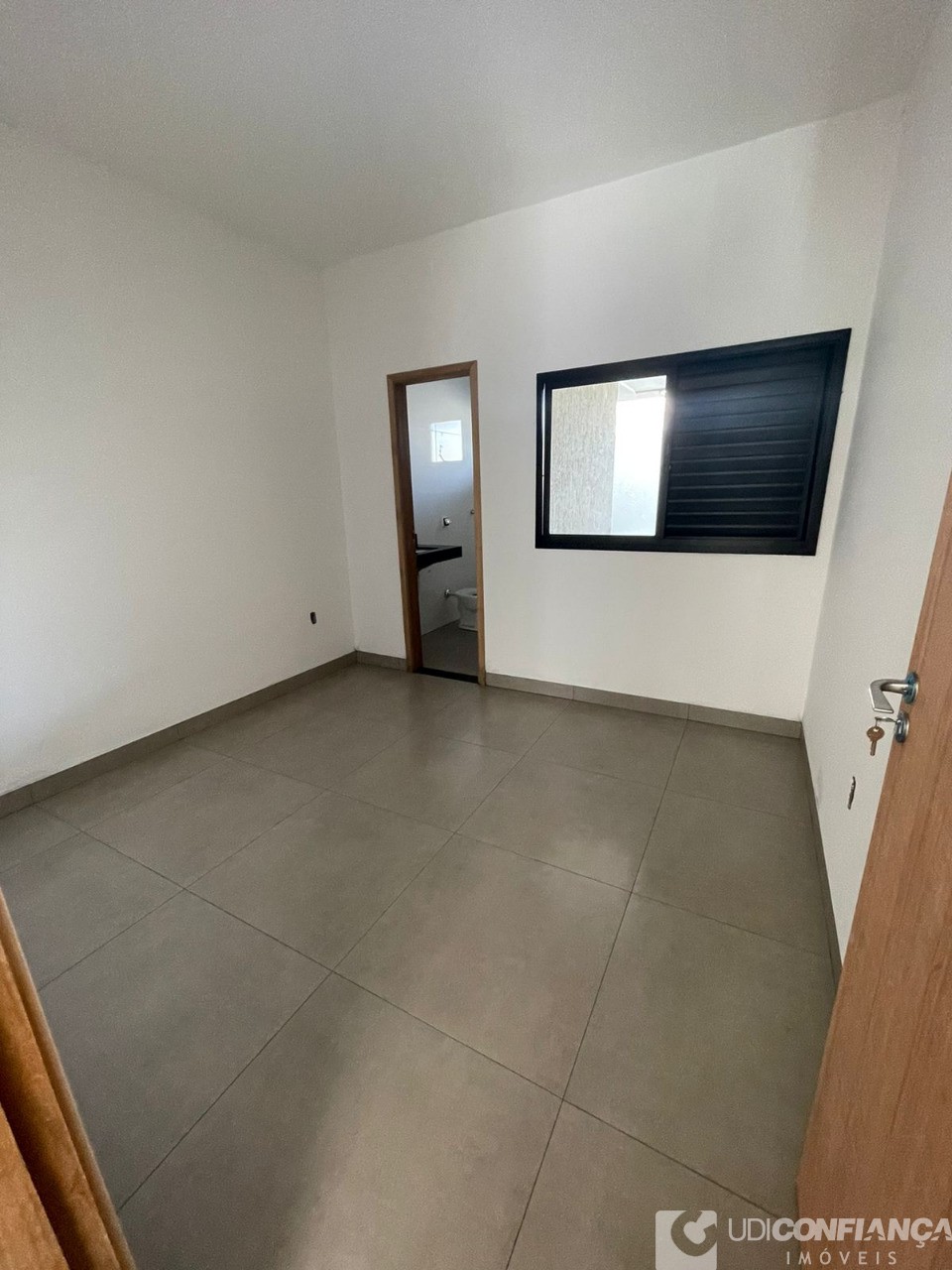 Casa à venda com 3 quartos, 95m² - Foto 3