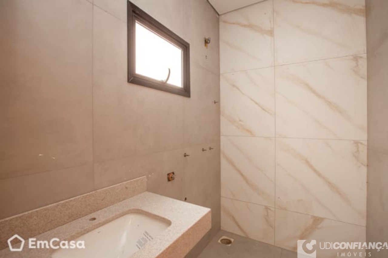 Casa à venda com 3 quartos, 80m² - Foto 1