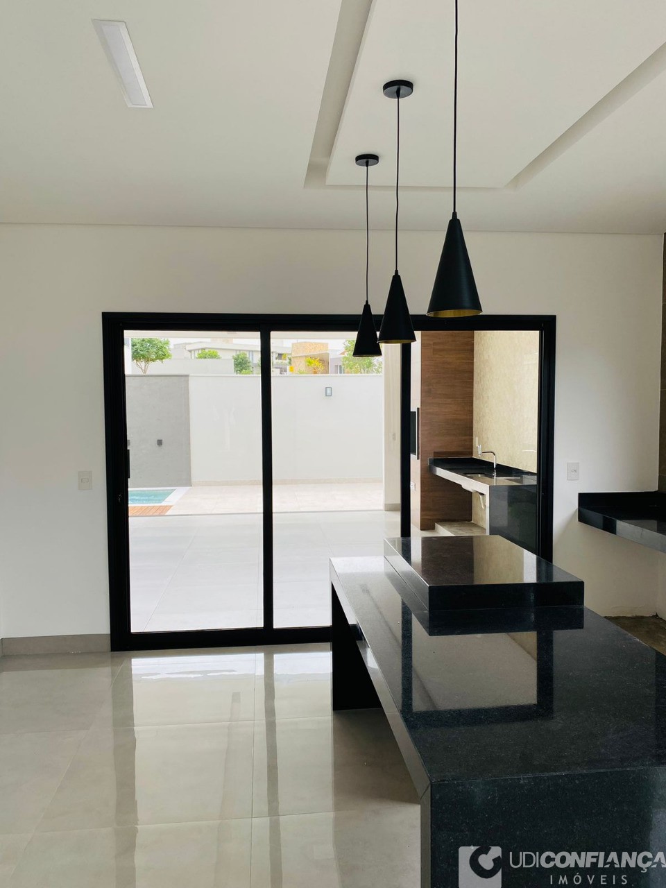 Casa à venda com 3 quartos, 200m² - Foto 4