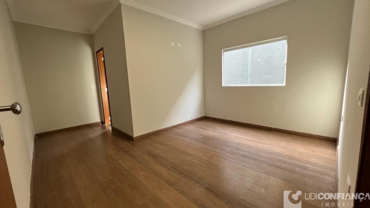 Casa à venda com 3 quartos, 160m² - Foto 2