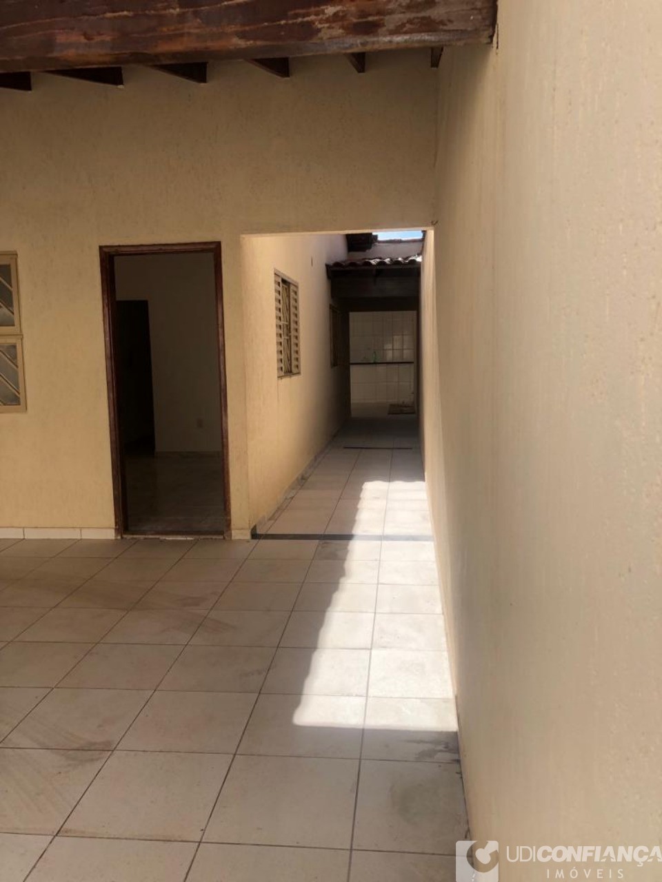 Casa à venda com 3 quartos, 182m² - Foto 2