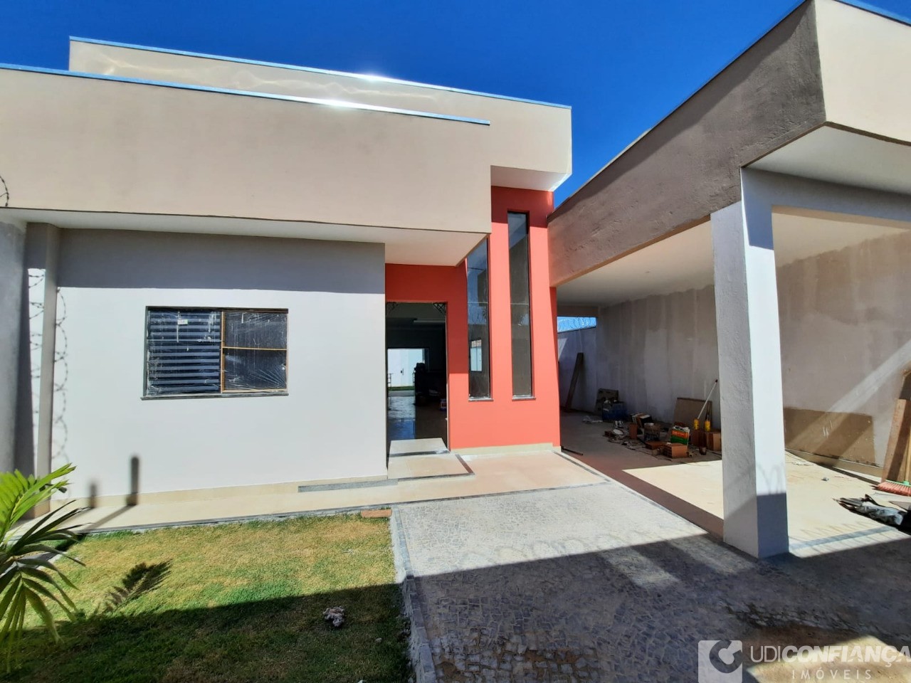 Casa à venda com 3 quartos, 114m² - Foto 2