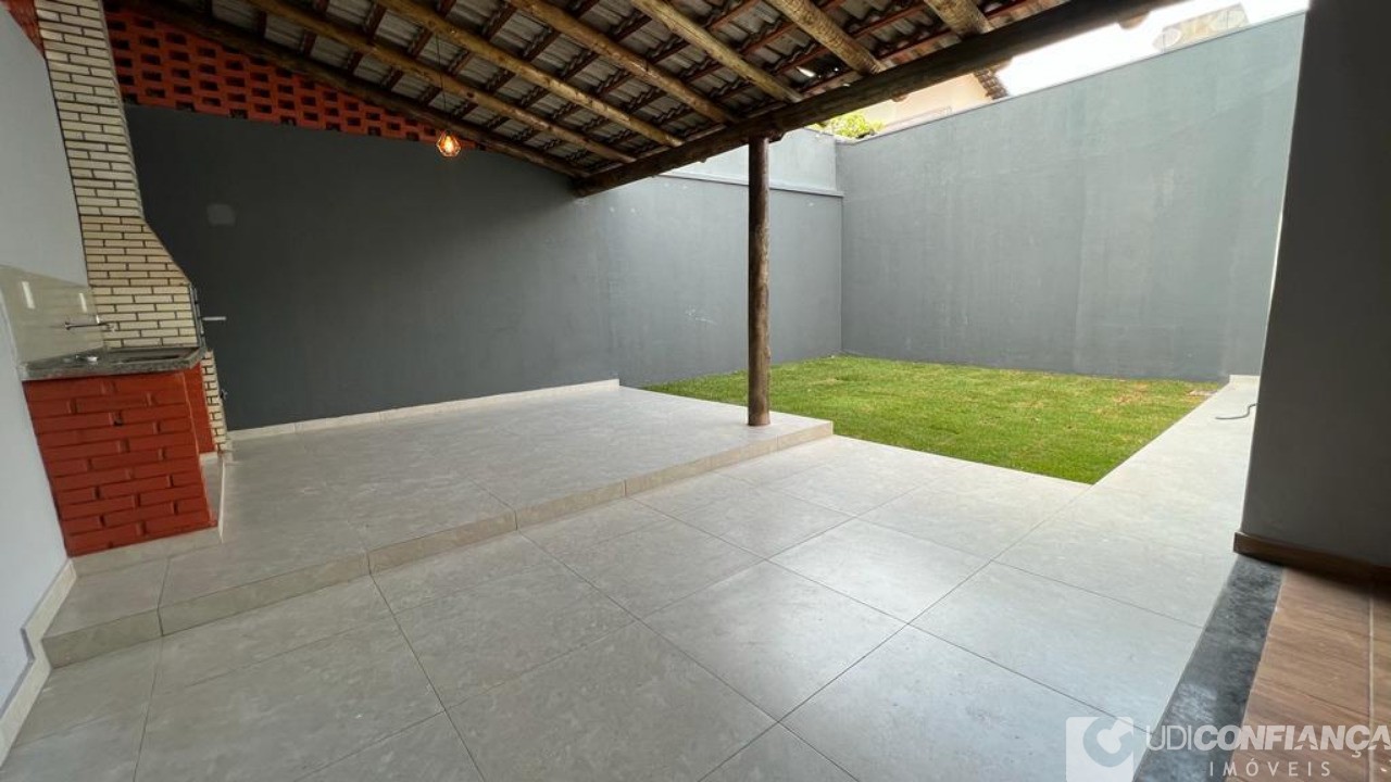 Casa à venda com 3 quartos, 160m² - Foto 1