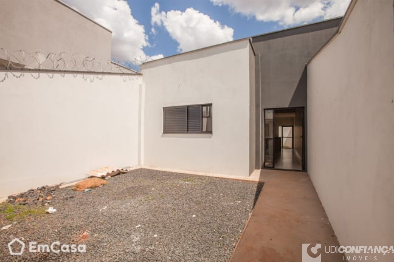 Casa à venda com 3 quartos, 80m² - Foto 2