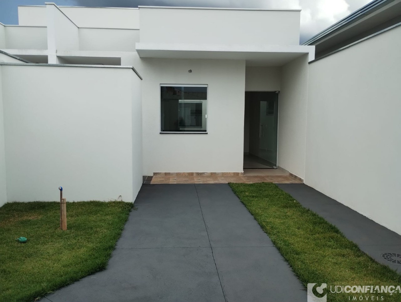 Casa à venda com 3 quartos, 80m² - Foto 1