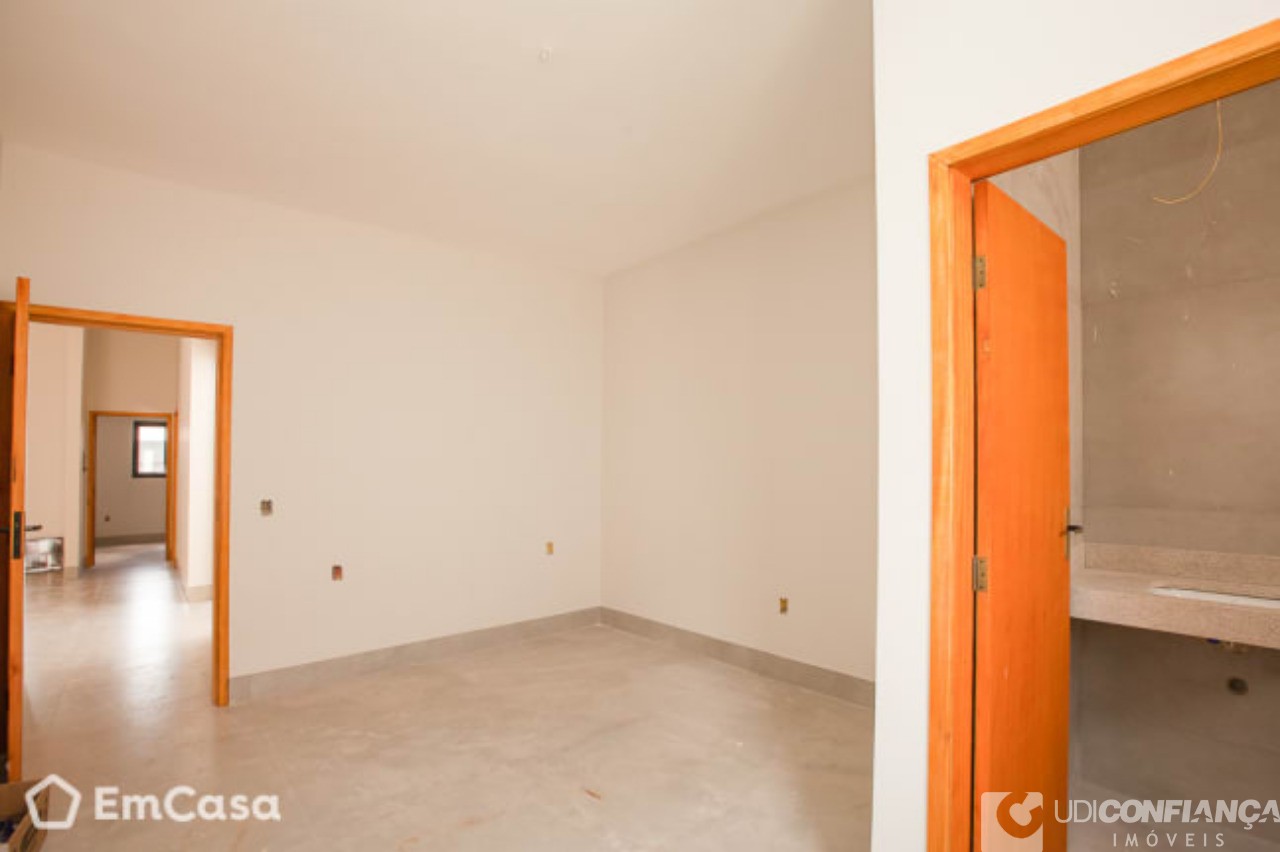 Casa à venda com 3 quartos, 80m² - Foto 11