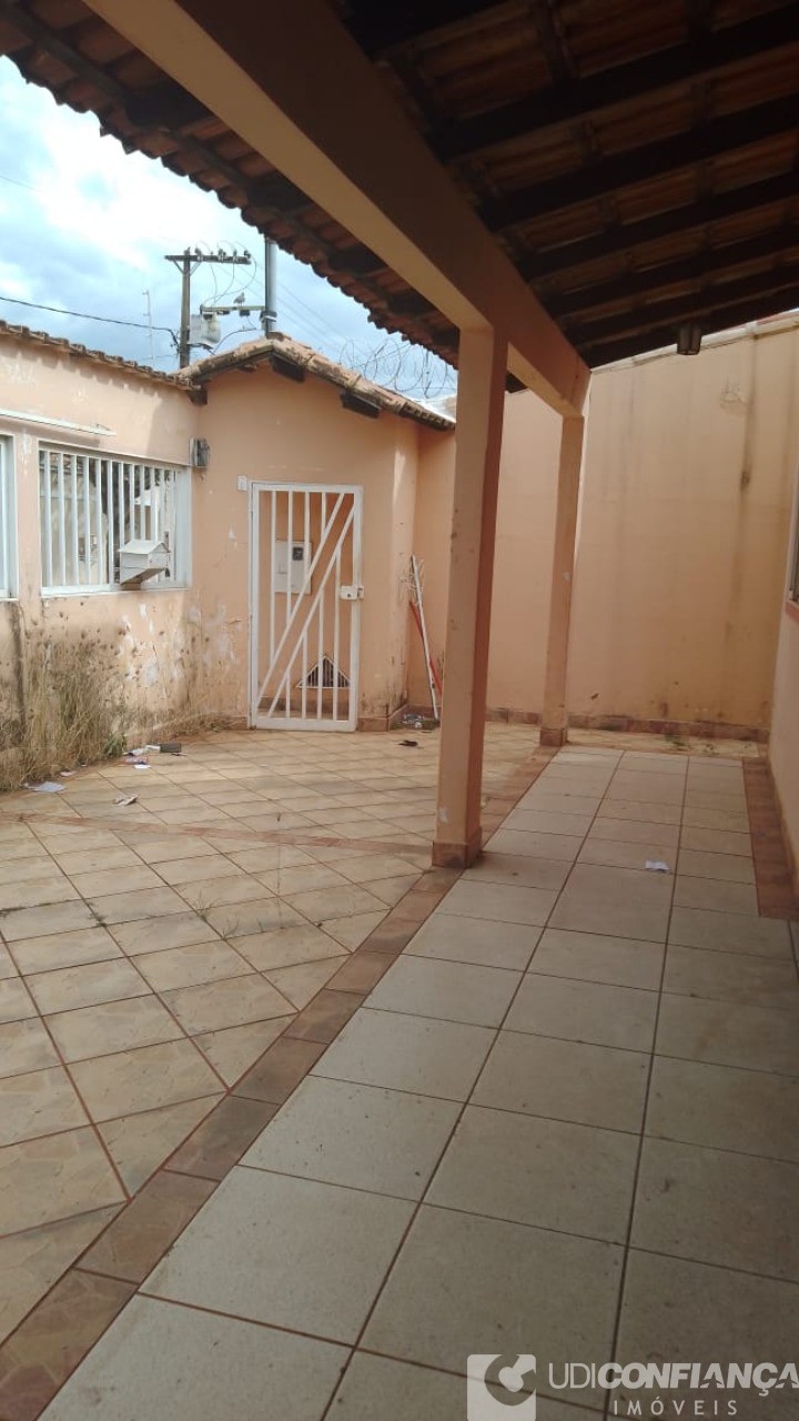 Casa à venda com 3 quartos, 240m² - Foto 2