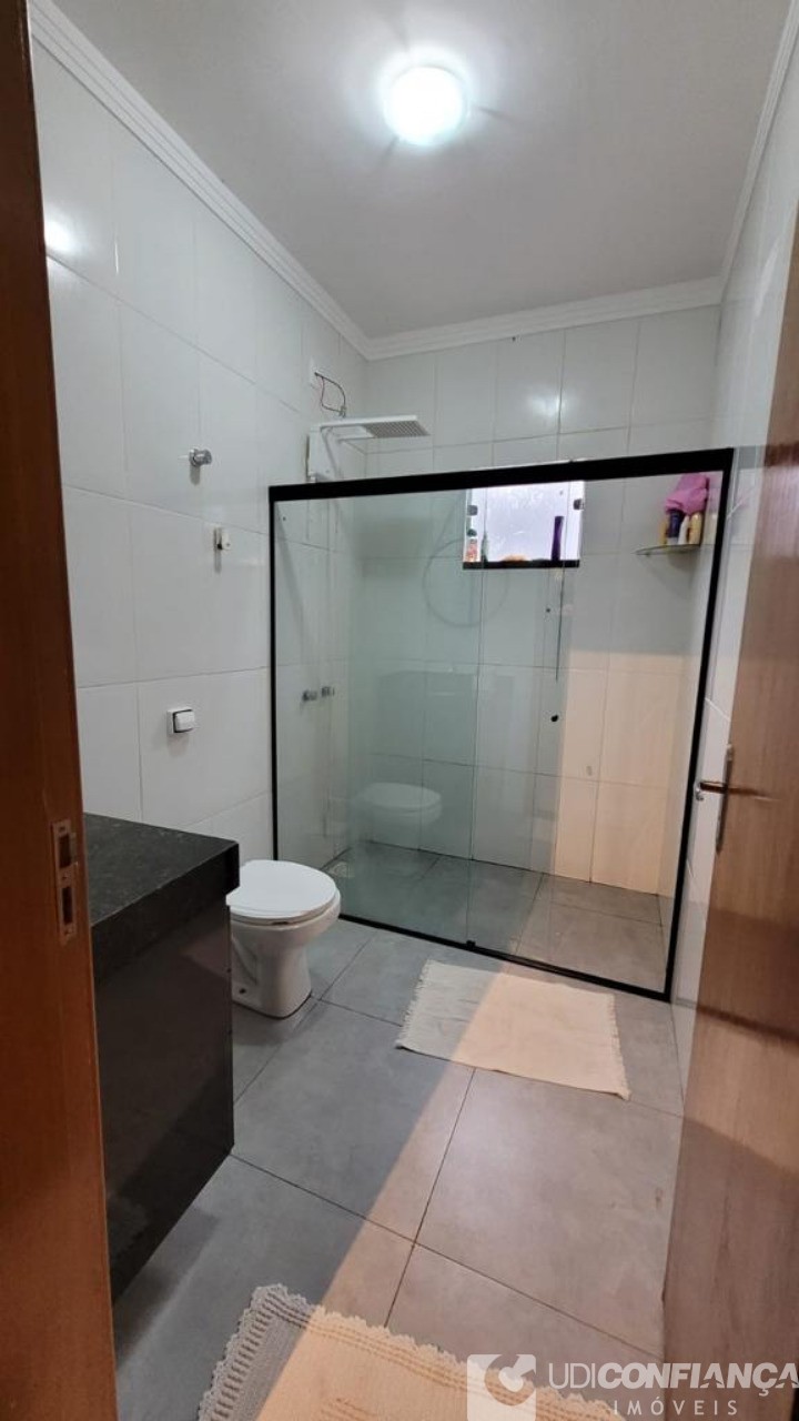 Casa à venda com 4 quartos, 180m² - Foto 3