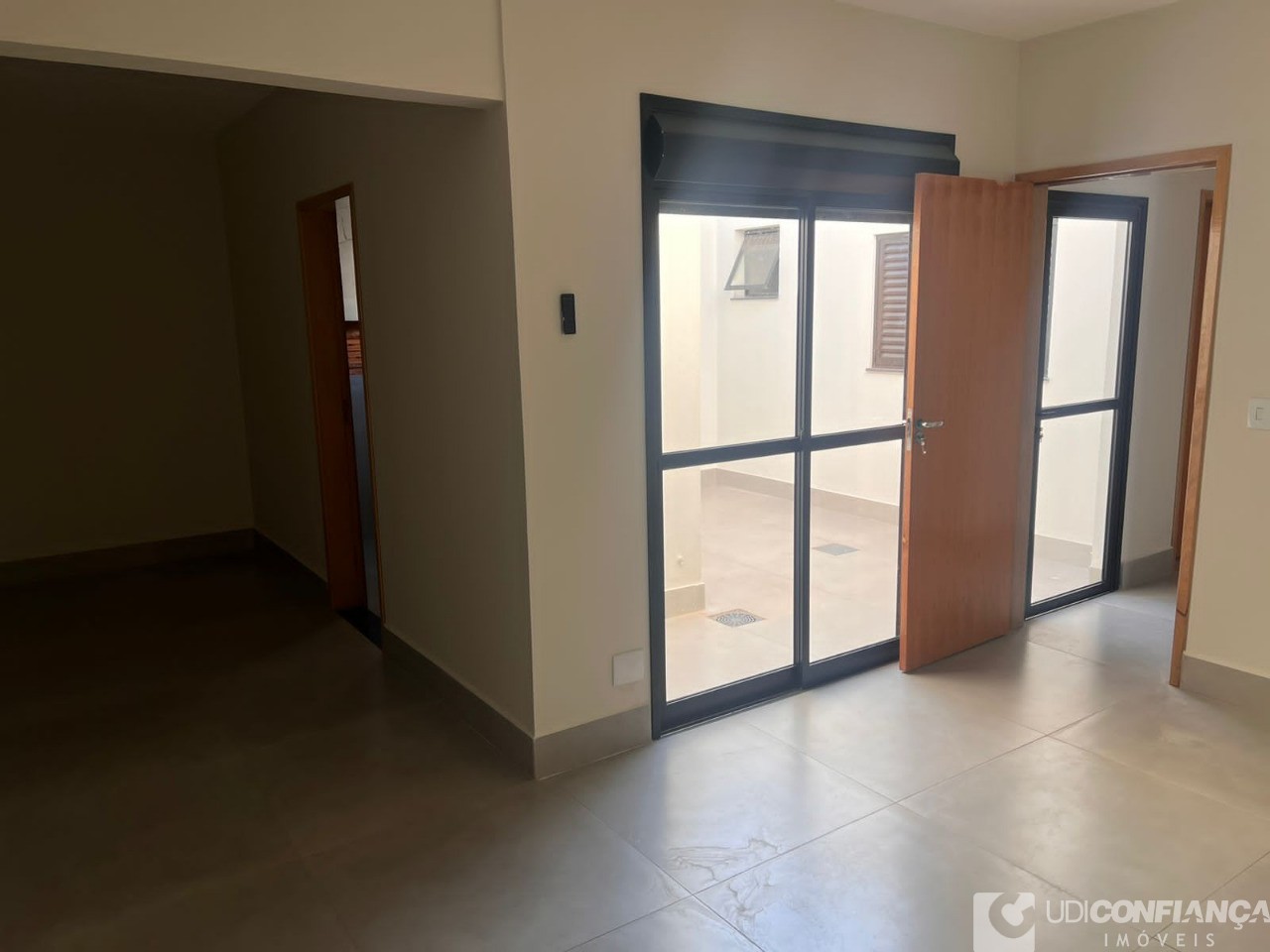 Casa à venda com 3 quartos, 220m² - Foto 9