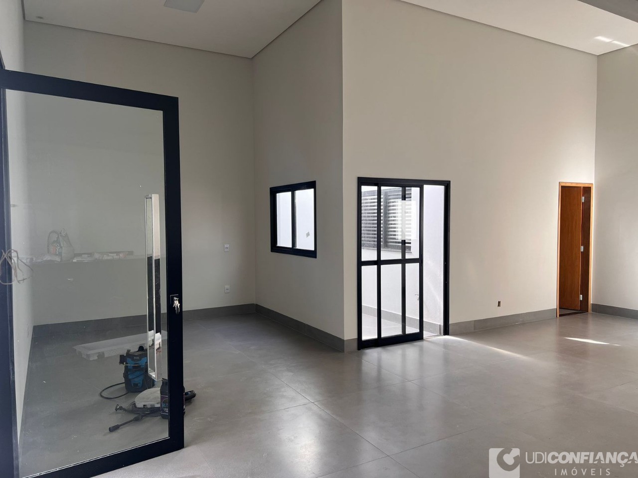 Casa à venda com 3 quartos, 220m² - Foto 2