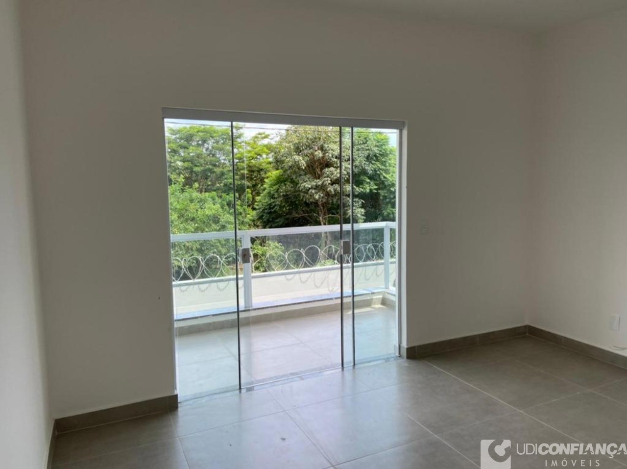 Apartamento à venda com 2 quartos, 64m² - Foto 2