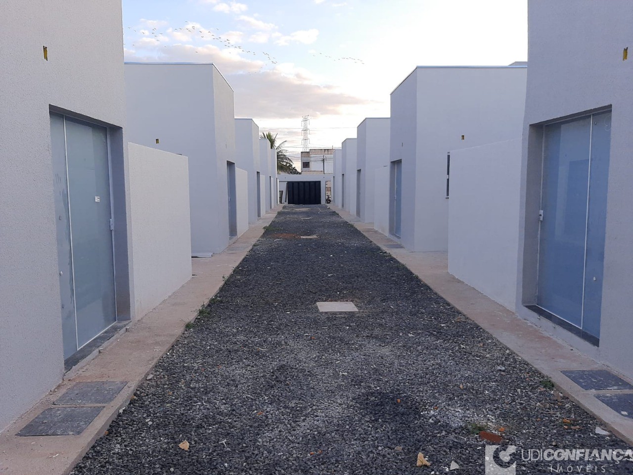 Casa à venda com 2 quartos, 60m² - Foto 11