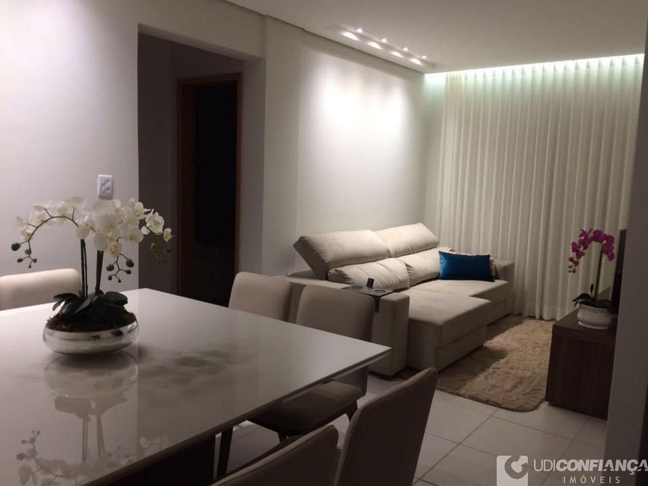 Apartamento à venda com 2 quartos, 60m² - Foto 1