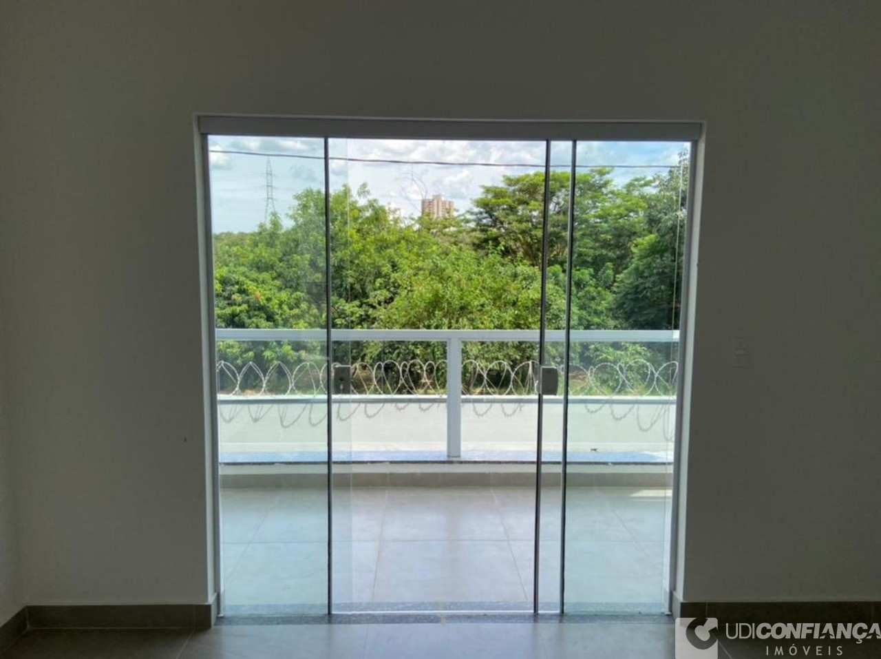 Apartamento à venda com 2 quartos, 64m² - Foto 3