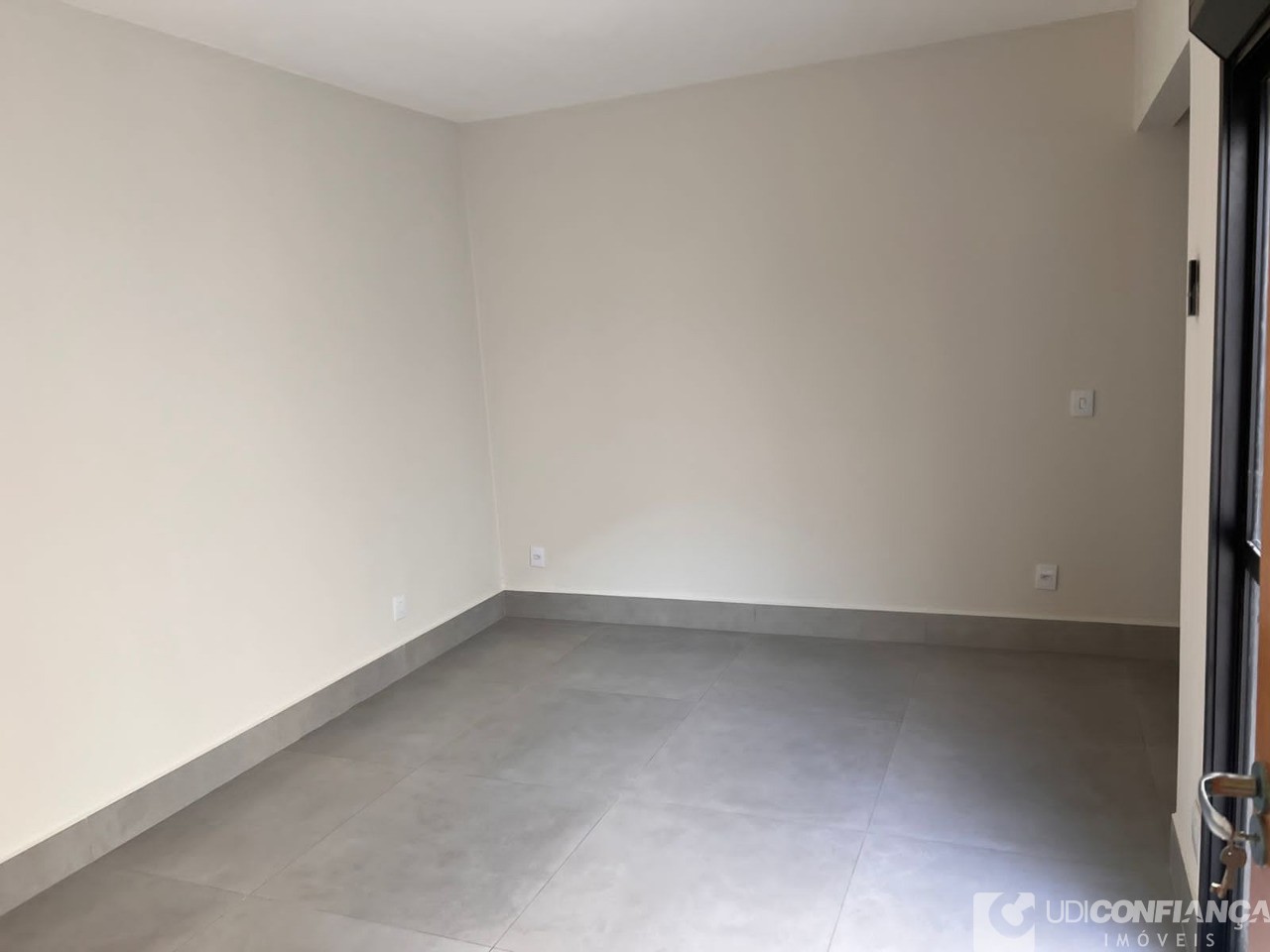 Casa à venda com 3 quartos, 220m² - Foto 8