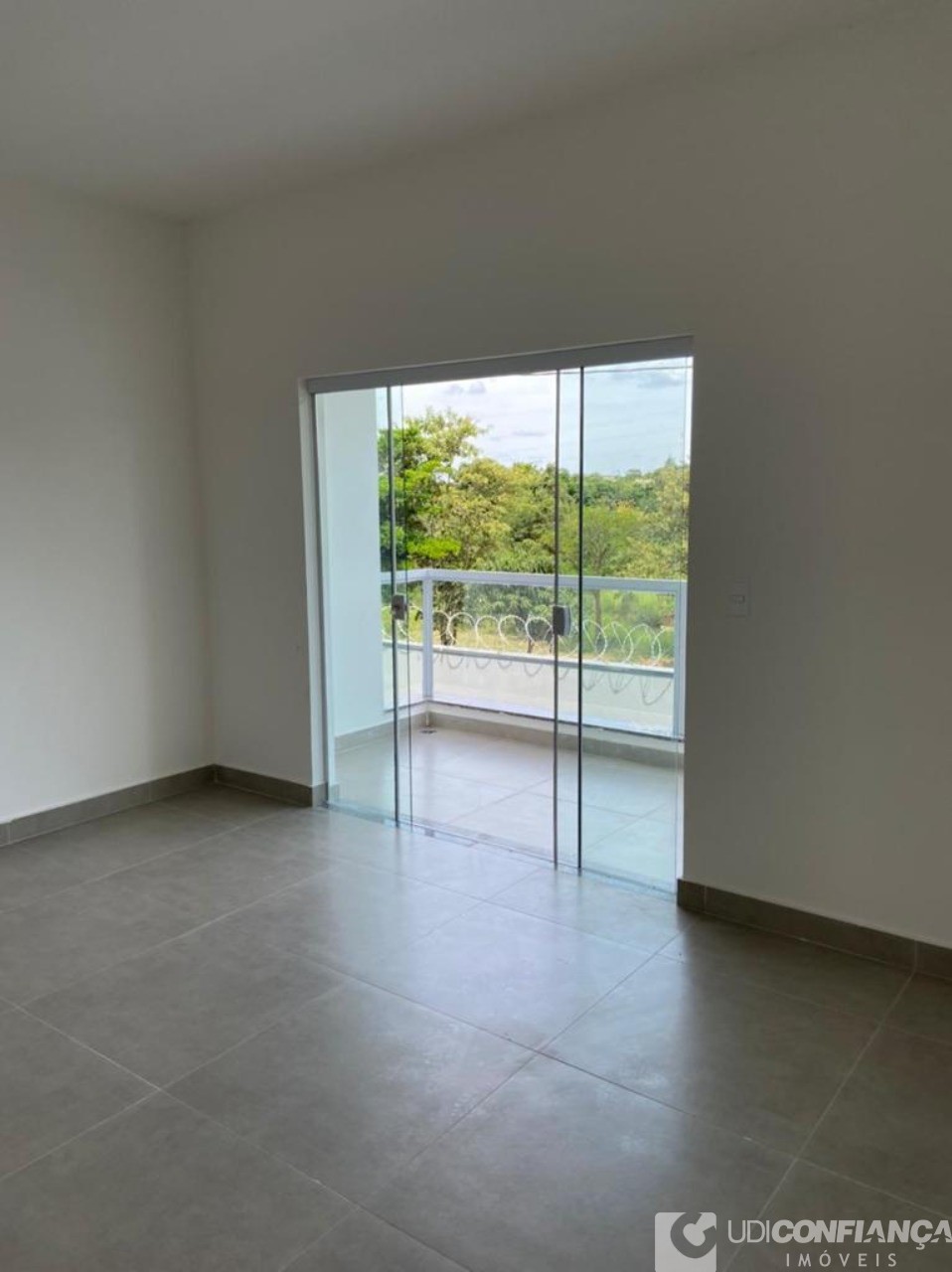 Apartamento à venda com 2 quartos, 64m² - Foto 4