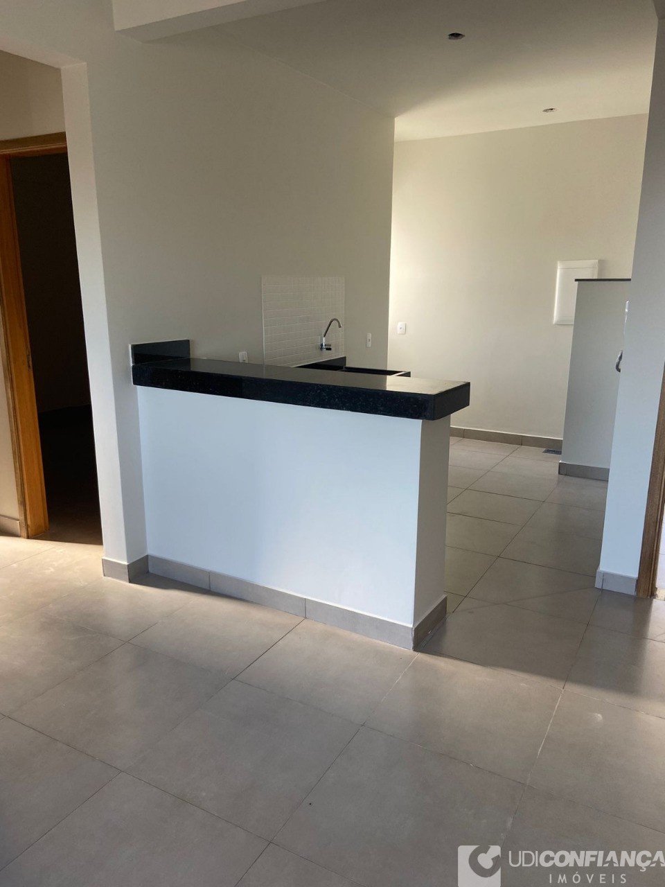 Apartamento à venda com 2 quartos, 65m² - Foto 2