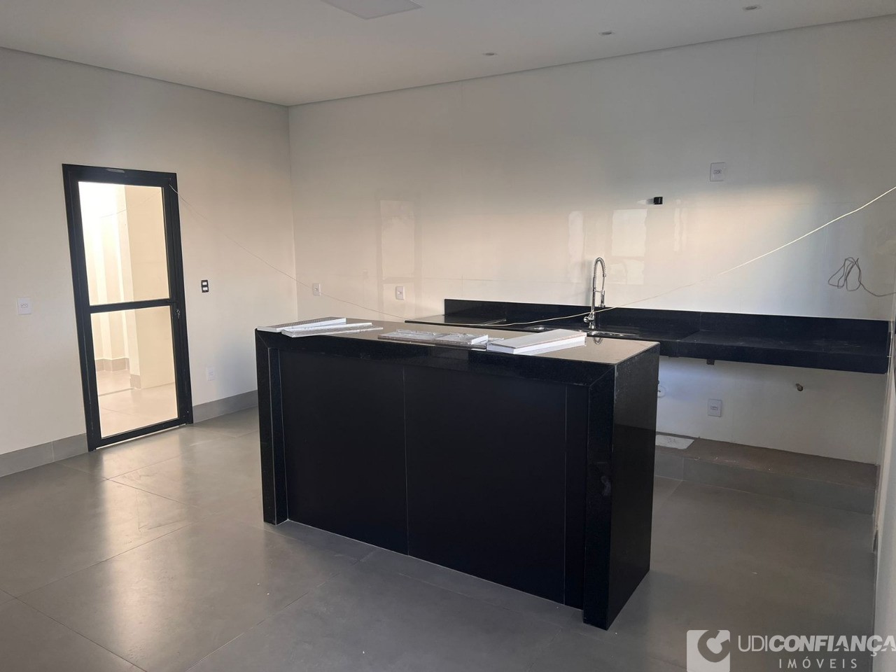 Casa à venda com 3 quartos, 220m² - Foto 7