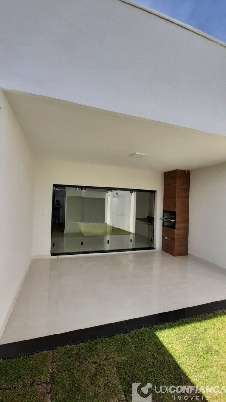 Casa à venda com 3 quartos, 80m² - Foto 1