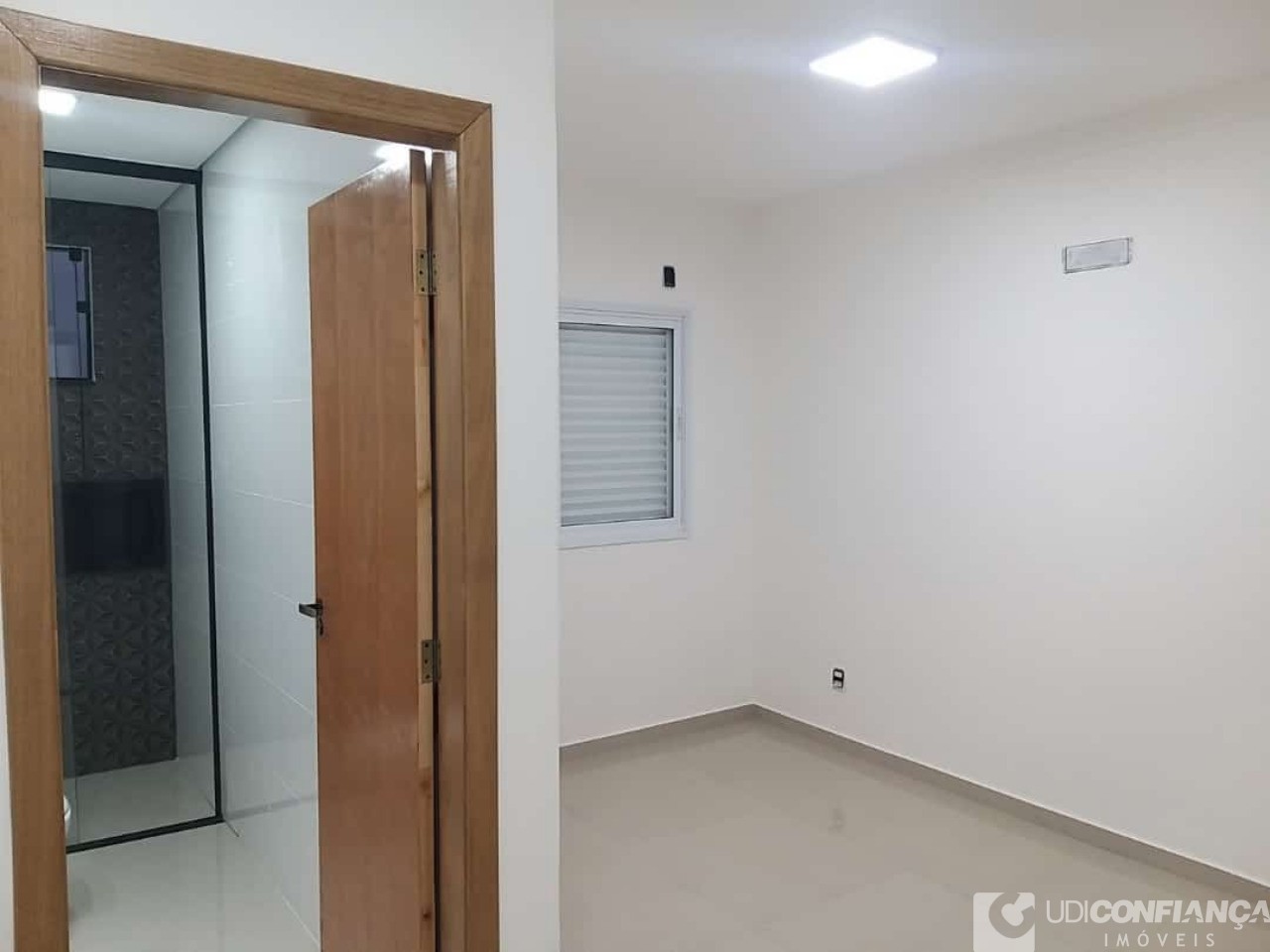 Casa à venda com 3 quartos, 210m² - Foto 2