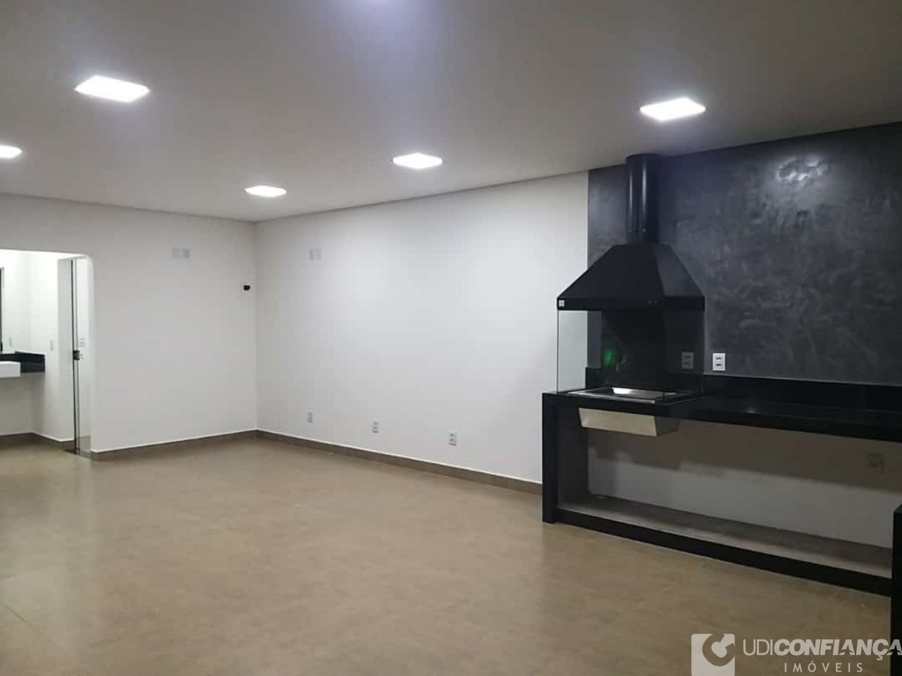 Casa à venda com 3 quartos, 210m² - Foto 4